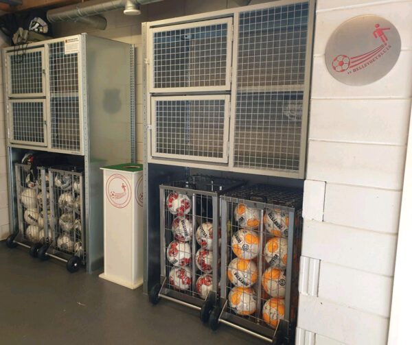 trolley met lockers